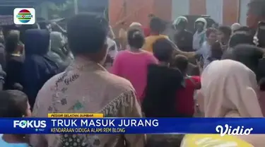 Simak Fokus Pagi (17/07) dengan beberapa topik pilihan sebagai berikut, Operasi Patuh 2023, Kebakaran Hanguskan Sejumlah Rumah, Satu Tewas, Sekelompok Orang Serang Warga, Maling Ponsel Digerebek saat Pesta Narkoba.