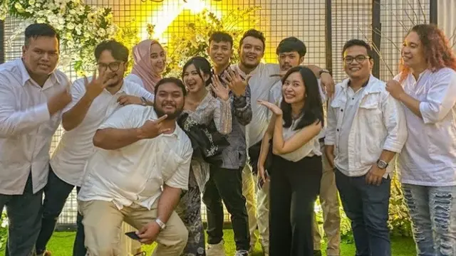 Lamaran Adinda Azani