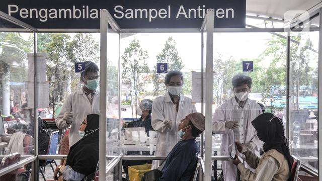 Suasana Stasiun Senen Jelang Libur Nataru
