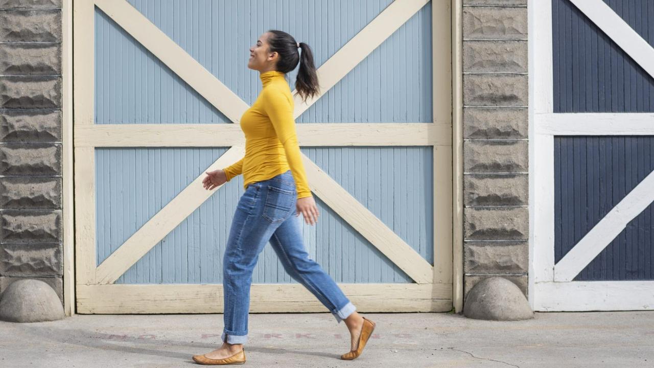 Mengenal Silent Walking, Jalan Kaki yang Diklaim dapat Menjaga Kesehatan Mental