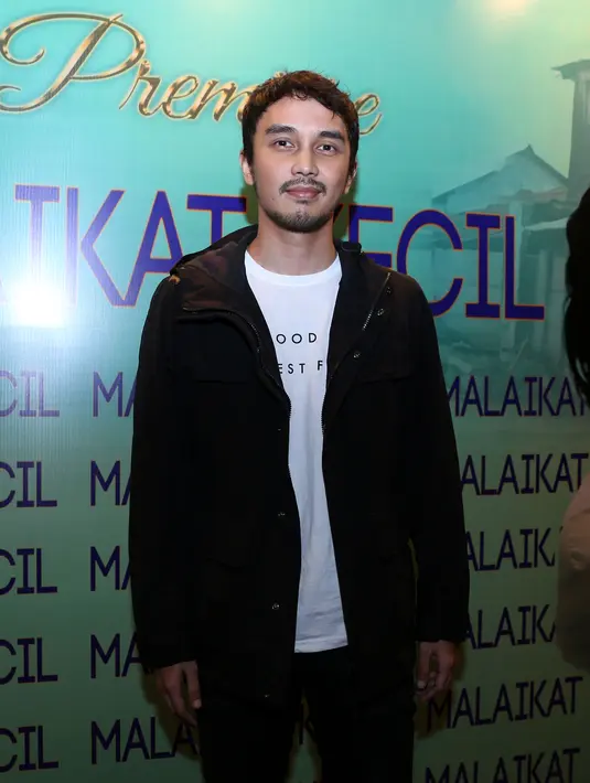 Dimas Aditya ditemui di acara premier film Malaikat Kecil, XXI Epicentrum, Kuningan, Jakarta Selatan, Selasa (6/10/2015) rupanya ia sedang menemani Tika Bravani. (Nurwahyunan/Bintang.com)