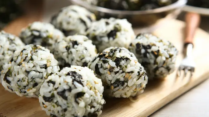 Resep Nasi Kepal Tuna Rumput Laut