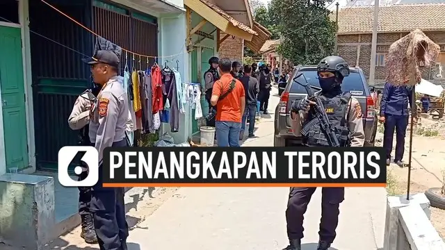 Densus 88 Antiteror Mabes Polri kembali melakukan penggeledahan di rumah terduga teroris di Kota Cirebon, Jawa Barat, Jumat (18/10/2019) pagi.