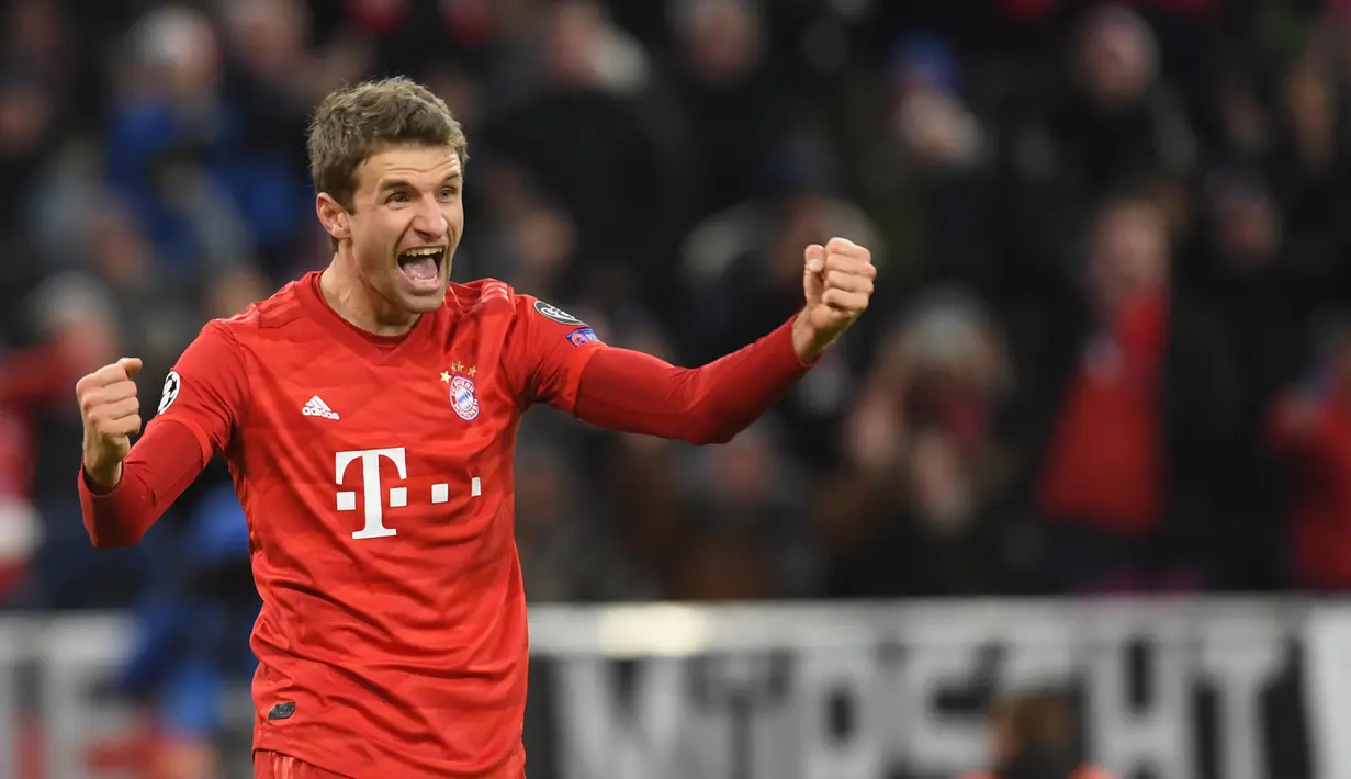 Pemain Bayern Munchen Thomas Mueller merayakan golnya ke gawang Tottenham Hotspur pada pertandingan Grup B Liga Champions di Munich, Jerman, Rabu (11/12/2019). Munchen mengalahkan ekuk Tottenham 3-1. (Christof STACHE/AFP)