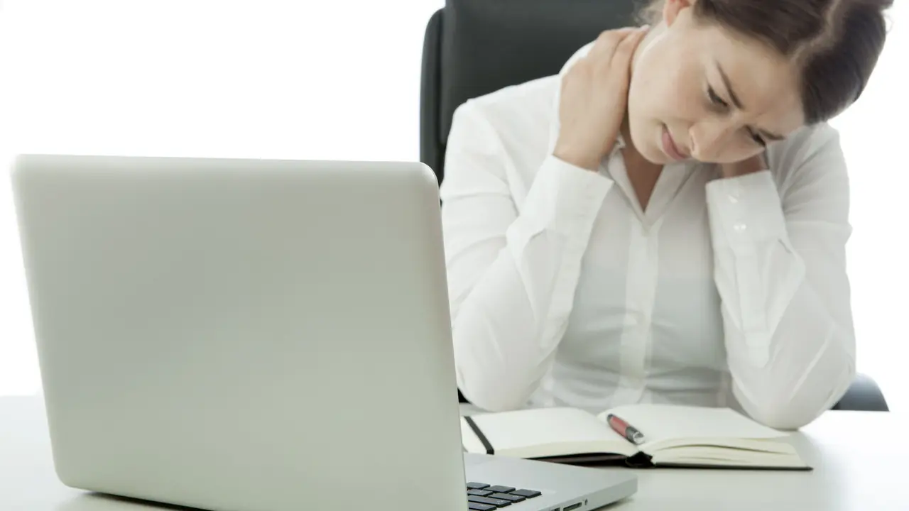 5 Bahaya Mengintai Di Balik Penggunaan Laptop