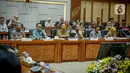 "Setelah pembahasan panja, timus, timsin, RUU kesehatan terdiri dari 20 Bab, 458 pasal," jelas Melkiades Laka Lena. (Liputan6.com/Faizal Fanani)