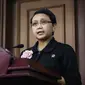 Menlu Retno Marsudi memberikan pernyataan pers di Kantor Kemenlu, Jakarta, Selasa (5/4). Menlu Retno mengaku telah melakukan pertemuan dengan otoritas Filipina dalam upaya pembebasan 10 WNI yang disandera kelompok Abu Sayyaf. (Liputan6.com/Faizal Fanani)