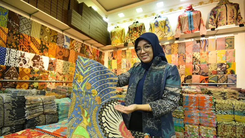 Pengusaha Batik Batik Murni Asih bernama Mira Joe