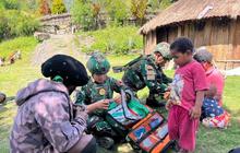 Satgas Yonif 136 Perkuat Pelayanan Kesehatan di Tingginambut Puncak Jaya, Wujud Kepedulian TNI
