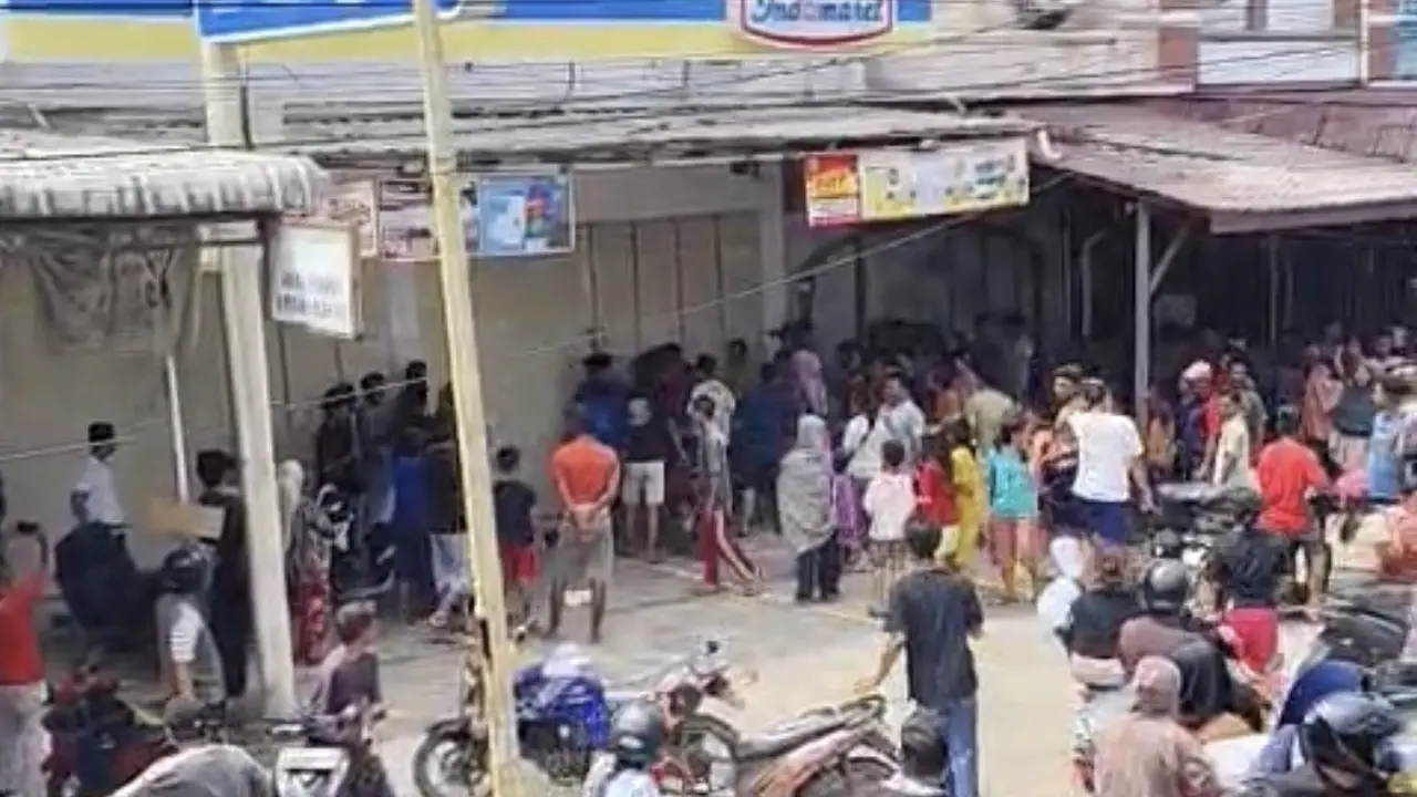 Warga di Tapteng jarah minimarket