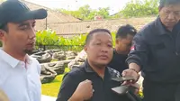 Terdakwa Zyuhal Laila didampingi Yusuf Istanto selaku kuasa hukum PT Goldy Mixalmina Kudus. (Liputan6.com/Arief Pramono)