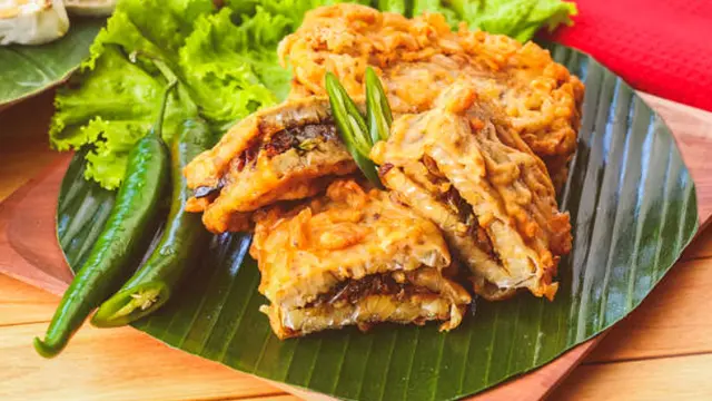 Tempe Mendoan Isi Sambal (Foto: Dapur Kobe)