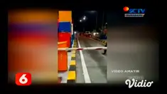 Polisi dari Polsek dan Polres Probolinggo dan Pasuruan Kota, Selasa (23/3) dini hari membekuk komplotan pencuri mobil di pintu keluar tol Probolinggo Timur. Penangkapan kawanan pelaku yang kerap mencuri mobil pikap tersebut sempat diwarnai aksi temba...