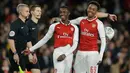 Pemain Arsenal, Eddie Nketiah dan rekan setimnya merayakan gol ke gawang Norwich City pada lanjutan Piala Liga Inggris di Emirates Stadium, Rabu (25/10). Pemain 18 tahun itu memborong gol Arsenal saat mengalahkan Norwich City 2-1. (AP/Alastair Grant)