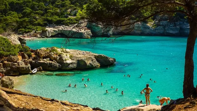 Keindahan Menorca Island