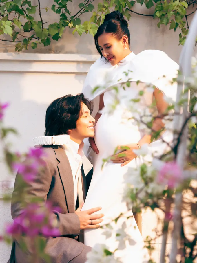 Nuansa Aristokrat Maternity Shoot Shenina Cinnamon, Dihiasi Bvlgari Miliaran