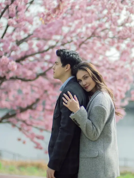 Pilihan Maxime Bouttier untuk Luna Maya merupakan simbol cinta yang tak ternilai. Cincin ini menggunakan Alegria design, yang merupakan desain klasik untuk berlian alami Frank Fire sebagai Signature Branded Diamond dari Frank & co.  [Foto: Instagram/ derai.studio]