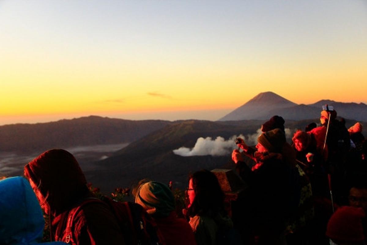 Ramai-ramai abadikan keindahan panorama Bromo yang eksotis