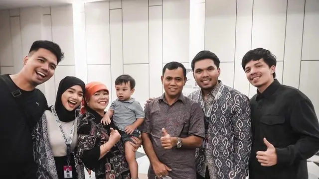 7 Tampilan Fuji Pakai Hijab Syar’i saat Umrah Bersama Thariq Halilintar, Banjir pujian