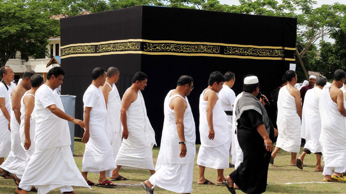 Jemaah Haji 'Haram' Bawa HT, 35 Unit Disita di Embarkasi Surabaya