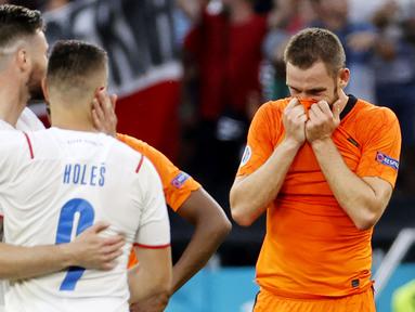 Belanda secara mengejutkan disingkirkan Republik Ceska usai takluk dua gol tanpa balas di babak 16 besar Euro 2020. (Bernadet Szabo/Pool via AP)