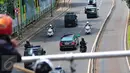 Iring-iringan kendaraan Raja Arab Saudi Salman bin Abdulaziz Al Saud bergerak menuju Gedung DPR/MPR RI, Senayan, Jakarta, Kamis (2/3). Sebanyak 15 motor pengawal mengamankan Raja Salman saat perjalanan ke Gedung DPR. (Liputan6.com/Faizal Fanani)