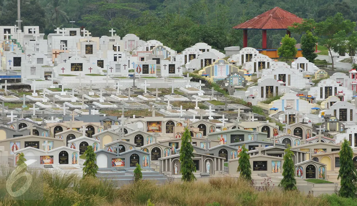 Keindahan dan kemegahan bangunan makam menandakan status ekonomi orang yang dimakamkan di pemakaman tionghoa terbesar se-Asia Tenggara tersebut. Semakin indah dan semakin megah sebuah makam, semakin tinggi strata ekonominya. (Liputan6.com/Gempur M Surya)