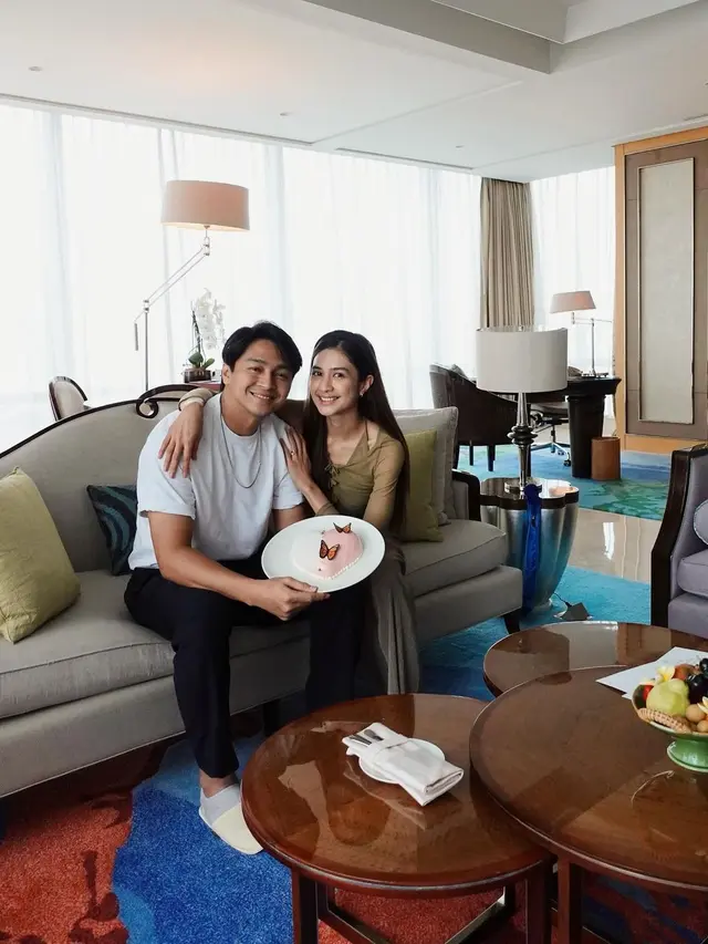 Deva Mahenra dan Mikha Tambayong (Instagram/devamahenra)