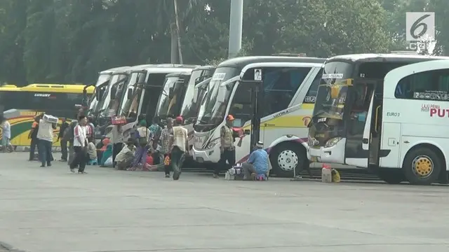 8 hari menuju Idul Fitri situasi di terminal Kampung Rambutan mulai ramai pemudik. Tercatat ribuan warga sudah berangkat menuju kawasan Jawa Barat dari Kampung Rambutan.