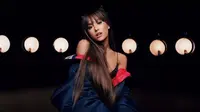 Video klip Everyday dari Ariana Grande tuai kontroversi karena adegan vulgar di depan umum.