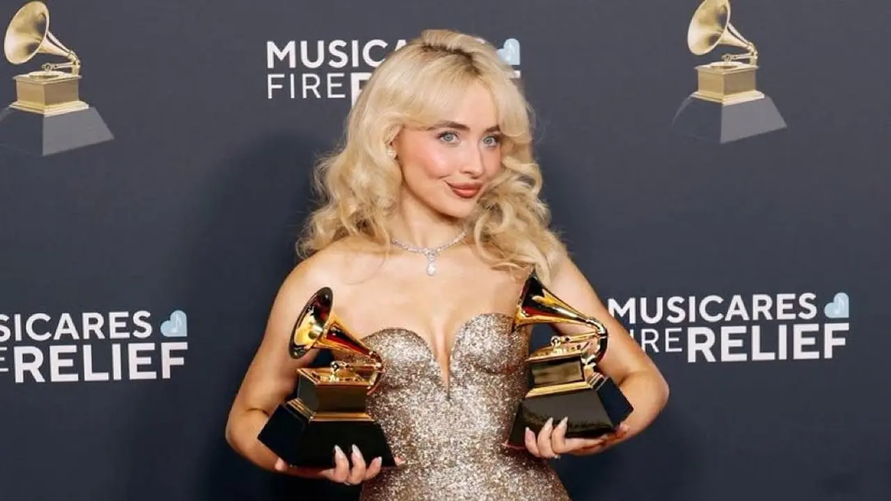 8 Potret Memukau Pop Princess, Sabrina Carpenter Tampil dengan 4 Look Berbeda di Grammy Awards 2025