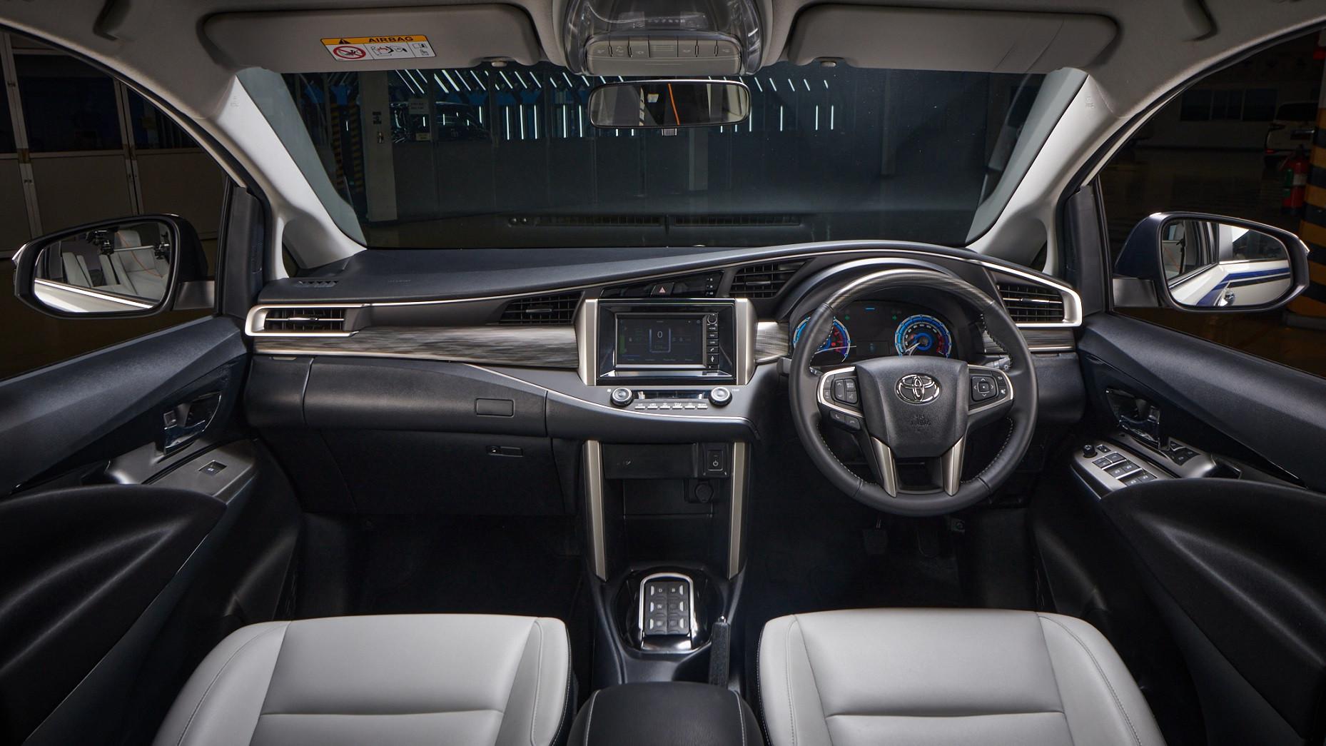 Interior Toyota Kijang Innova EV (TAM)