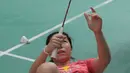 Pebulutangkis China, Jia Yifan jatuh saat mengejar kok melawan pasangan Indonesia, Della Haris dan Rizki Amelia pada babak kedua Daihatsu Indonesia Master 2018 di Istora Senayan, Kamis (25/1/2018).