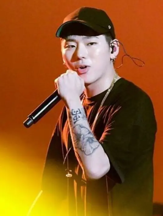 Keduanya rela saling memberikan yang terbaik, termasuk saat ada yang ulang tahun. Selalu ada kado sebagai tanda kasih sayang dan ikut berbahagia di hari spesial itu. (Instagram/qkrrud78)