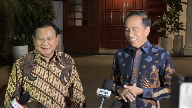 Presiden Ke-7 RI Joko Widodo atau Jokowi bertemu dengan Presiden Prabowo Subianto di kediaman Kertanegara, Jakarta Selatan.
