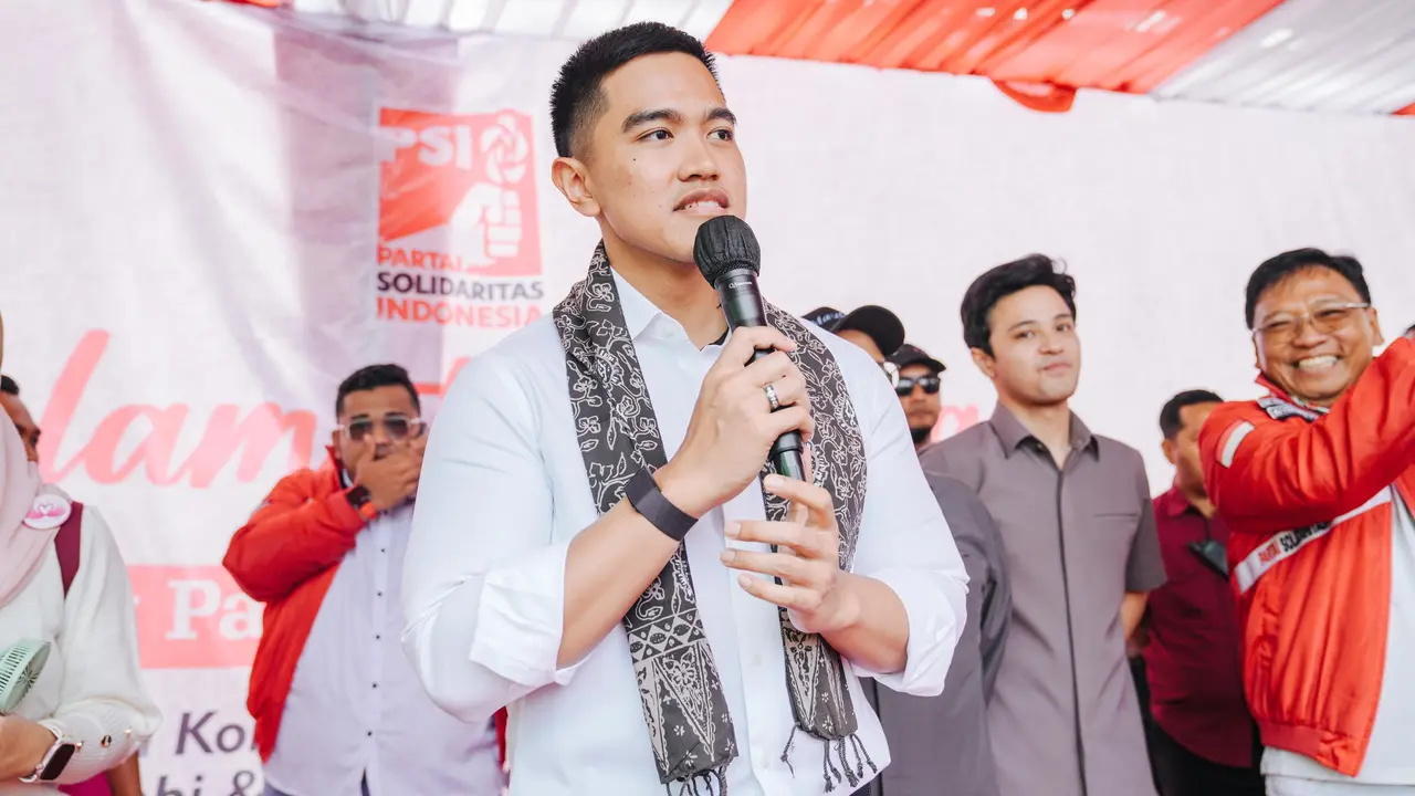Ketua Umum Partai Solidaritas Indonesia (PSI) Kaesang Pangarep kembali melakukan gerilya politik jelang pencoblosan Pilkada 2024. Kali ini dia bertolak ke Jambi.