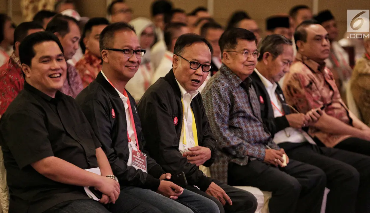 Wakil Presiden Jusuf Kalla (tengah) saat menghadiri Rapat Konsolidasi Nasional Jenggala Center di Jakarta, Minggu (3/2). Acara ini untuk menyatakan dukungan serta strategi memenangkan Joko Widodo-Ma'ruf Amin pada Pilpres 2019. (Liputan6.com/Faizal Fanani)