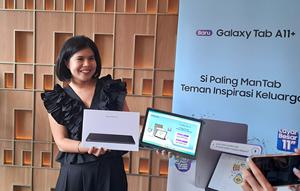 Annisa Maulina mengatakan Galaxy Tab A11+ adalah tablet Samsung yang paling affordable (Liputan6.com/Nariza Riskantia Haya).