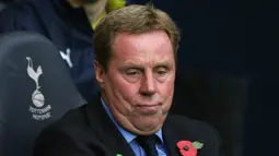 Harry Redknapp. Pelatih asal Inggris yang kini berusia 65 tahun ini merebut gelar Manager of The Season di Liga Inggris pada musim 2009/2010 bersama Tottenham Hotspur yang dibesutnya mulai Oktober 2008 hingga Juni 2012. Spurs dibawanya finis di peringkat ke-4 di musim tersebut. (AFP/Chris Ratcliffe)