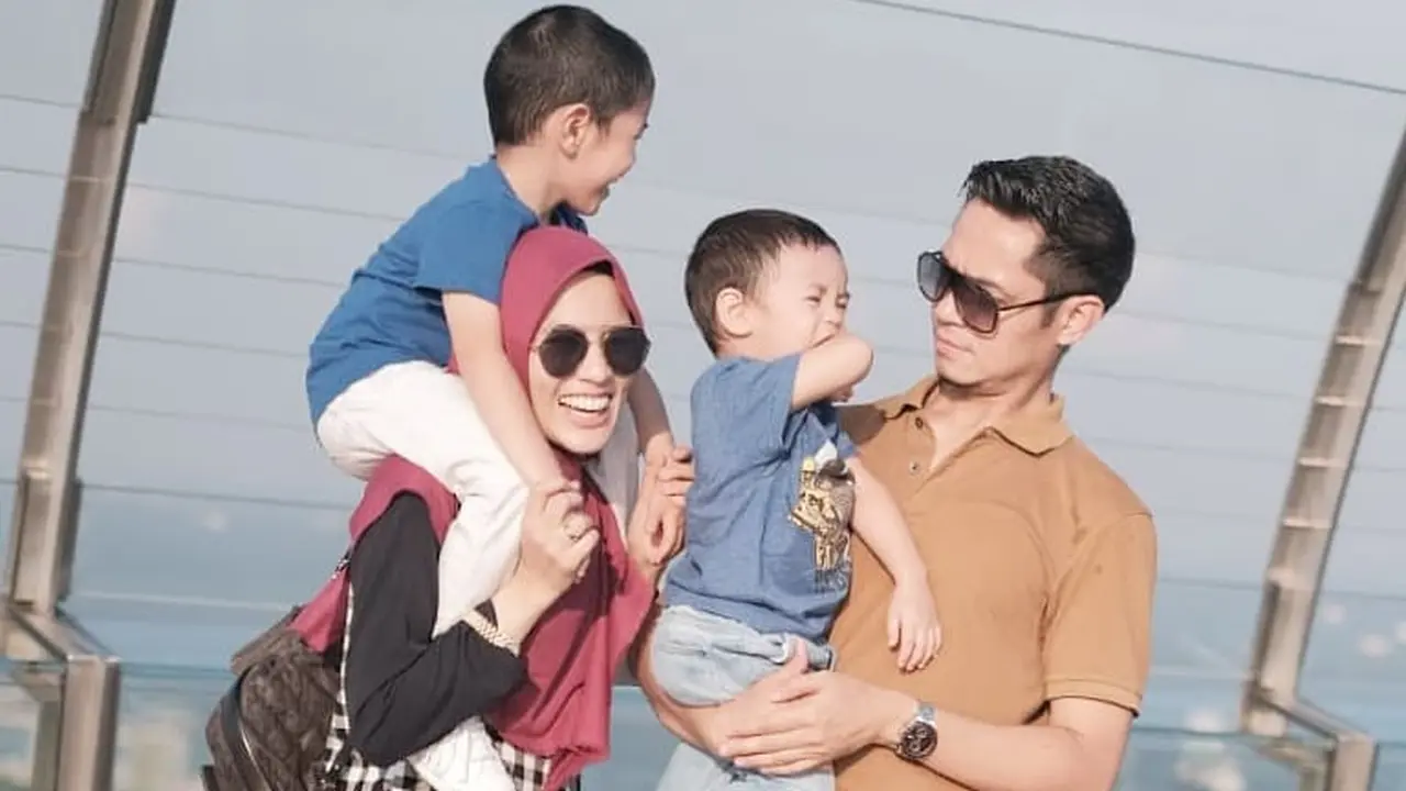 [Fimela] Dude Harlino dan Alyssa Soebandono