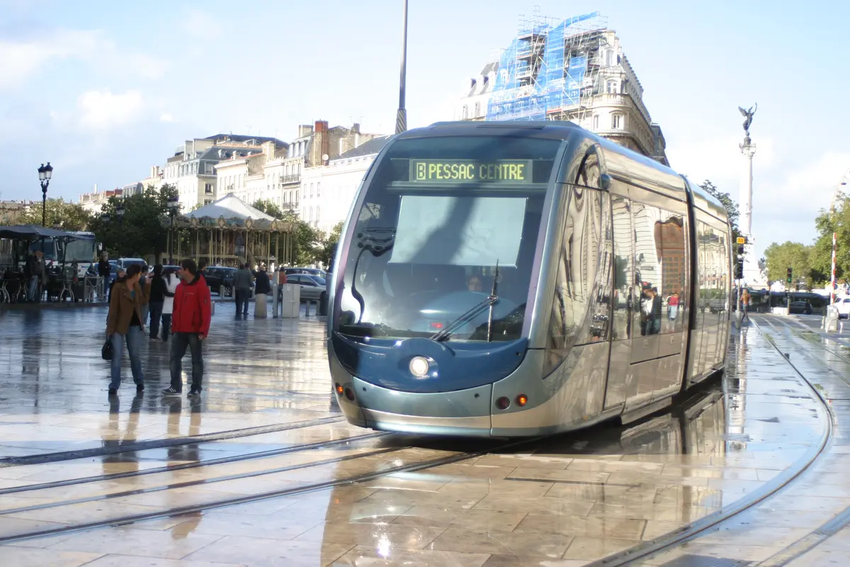 Lebih Canggih Mana LRT, MRT atau KRL?