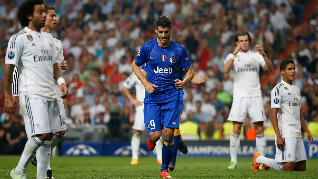 Alvaro Morata (tengah) yang masih membela Juventus merobek gawang Real Madrid pada leg kedua semifinal Liga Champions 2014/2015. 