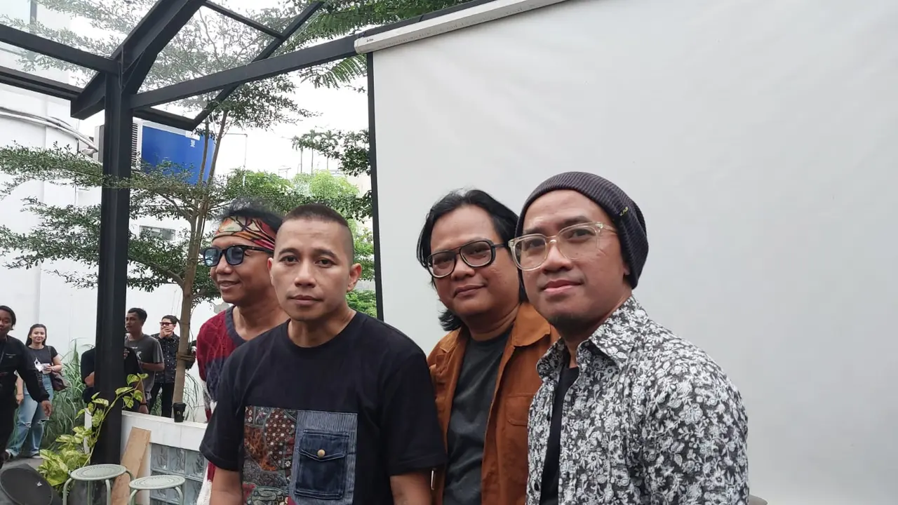 The Rain merayakan 10 tahun lagu Terlatih Patah Hati dengan merilis versi akustik tanpa melibatkan Endank Soekamti