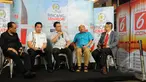 Suasana diskusi bincang senator 2015 "Gejolak dan Masa Depan Rupiah" di Brewerkz Restaurant & Bar, Jakarta, Minggu (29/3). Diskusi ini membahas pelemahan nilai tukar rupiah terhadap dolar Amerika Serikat (AS). (Liputan6.com/Herman Zakharia)