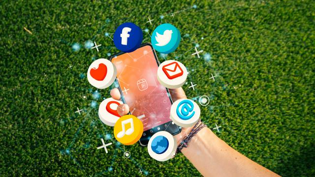 Ilustrasi menyampaikan aspirasi di story Instagram