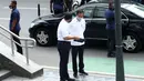 Presiden Joko Widodo (kanan) berbincang dengan Gubernur DKI Jakarta Anies Baswedan usai meninjau kesiapan penerapan prosedur standar New Normal di Stasiun MRT Bundaran HI, Selasa (26/5/2020). Jokowi meninjau kesiapan fasilitas umum untuk mendukung tatanan new normal. (Tribunnews/Irwan Rismawan/Pool)