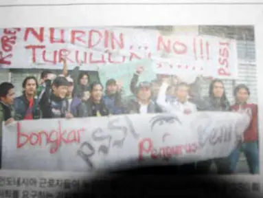 Citizen6, Korea: Gwangju community melakukan demo anti Nurdin Halid di Gwangju, Korea, Minggu (13/3). yang diliput oleh wartawan dan masuk koran setempat. (Pengirim: Udiyono)