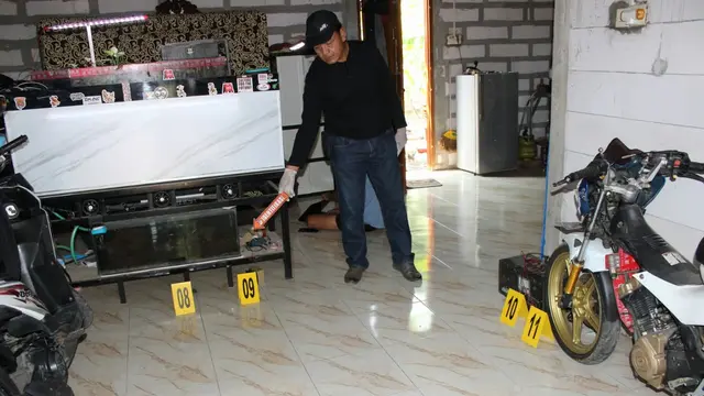 Polisi olah TKP kasus dugaan penembakan rumah warga Pati