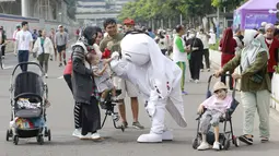 Kehadiran La'eeb si maskot Piala Dunia 2022 langsung mencuri perhatian terutama bagi anak-anak. (Bola.com/M iqbal Ichsan)