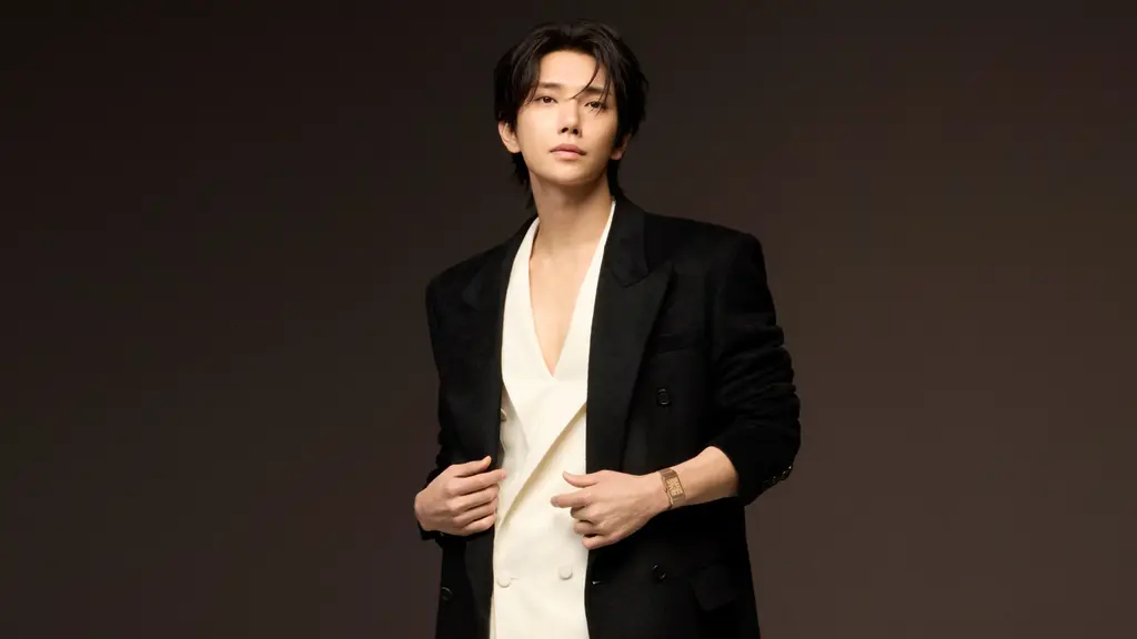 Kolaborasi ini diperkenalkan melalui seri wawancara eksklusif The Hour Before, yang menyoroti kesamaan nilai antara sang idola K-Pop dan Maison legendaris tersebut, terutama dalam hal seni, presisi, serta dedikasi terhadap keahlian. [dok/ Jaeger-LeCoultre].